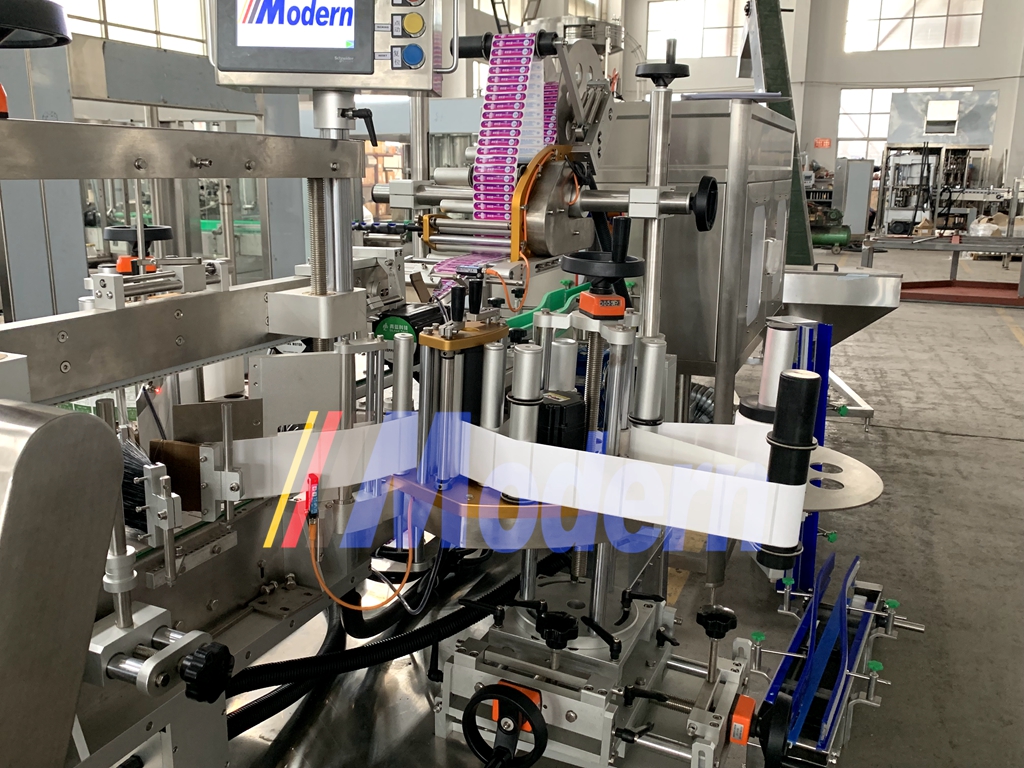 Automatic Bottle Self Adhesive Labelling Machine