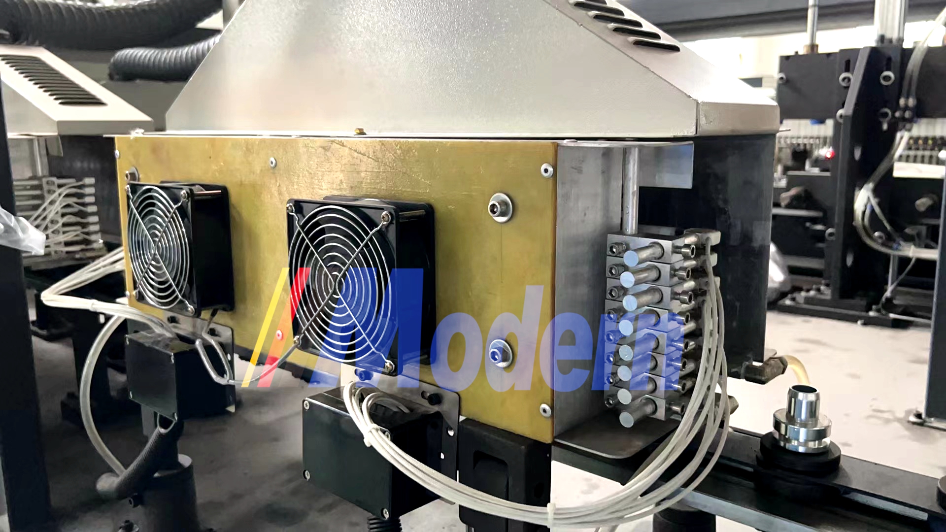 9000BPH Auto Plastic Bottle Blowing Machine